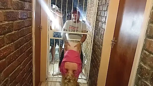 Даже если отчим отземлил меня, я все равно найти способ трахнуть моего бойфренда