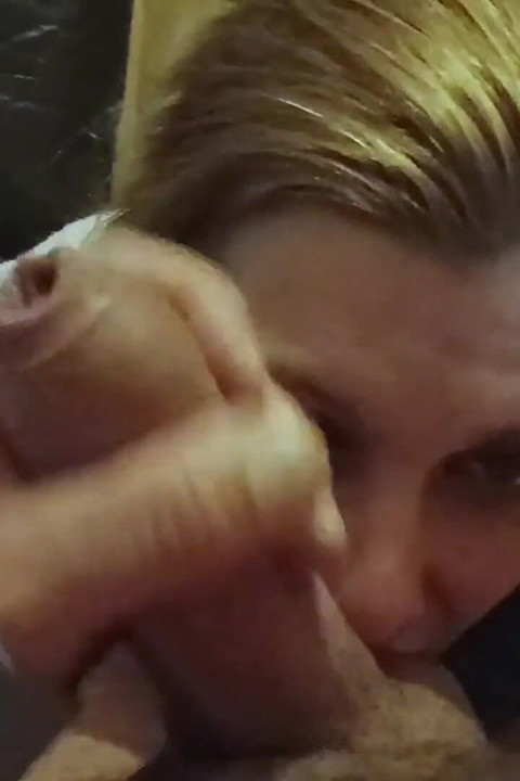 Domowe amatorskie MILF Obciąganie i głębokie gardło kompilacja z wytryskiem