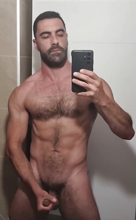 Estou Sozinha em Casa. Quem Vem me Visitar?