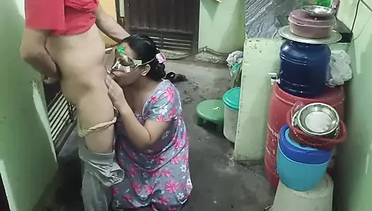 Meri Hot Nokarni Pocha Laga Rahi Thi, Maine Piche Se Pakad Kar Muh Mein Thok Diya