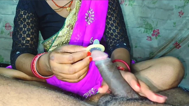 Desi pregnant Renu bhabhi ki devar ne jam kar chudai.indian aunty ko stepuncle ne raat me jam kar chudai kiya.hindi sex video