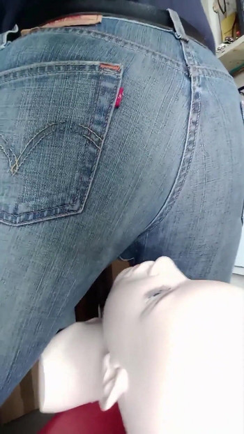 Muss man gesehen haben von "Jeans sitzt auf dollboy"