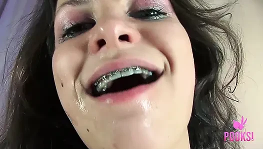 Skinny girl Raquel spreads her pussy for a hard dicking!
