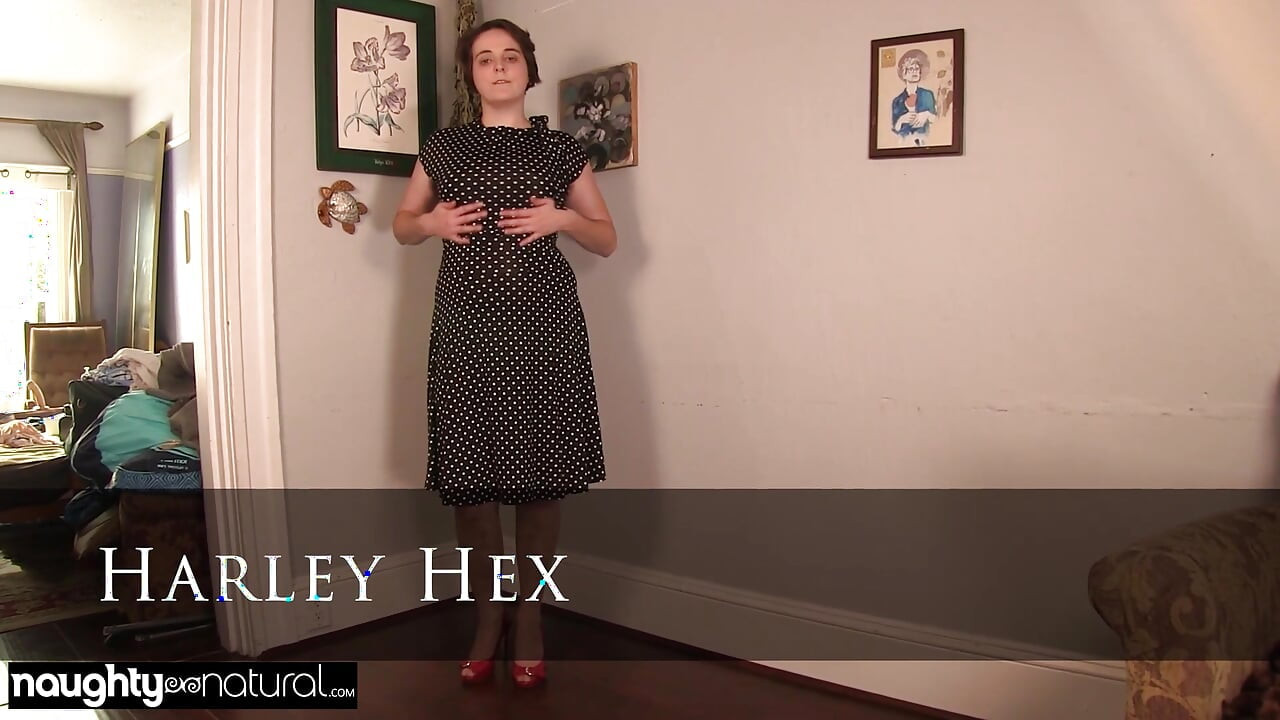 NAUGHTYNATURAL - dlakavi amater Harley Hex XXX domaćica solo zadirkiva scene