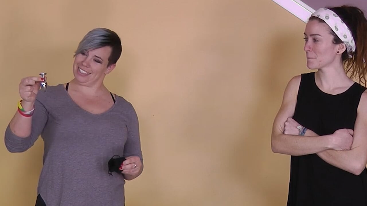 그녀의 경쟁적인 불과 승리를 위한 끈질긴 드라이브는 그녀를 눈에 띄게 만듭니다.