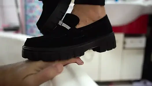 stepping on the hand in the bathtub