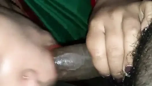 Desi ehefrau lutscht und mundsahne