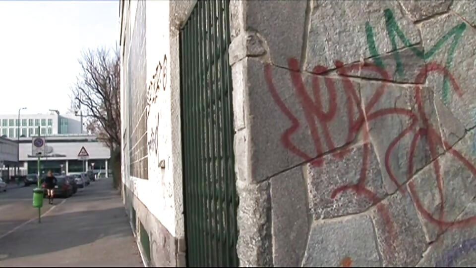 Dlakava žena voli veliki penis u pički