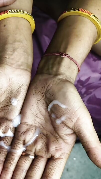 Vợ nội trợ Mông to Ấn Độ cần con cu vào mỗi đêm (6 lần xuất tinh?