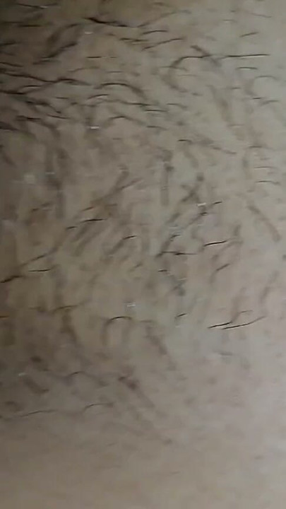 A atriz anne é uma puta loira safada que desliza um brinquedo dentro de sua vulva enquanto está em cima da mesa de bilhar | Clipe 1