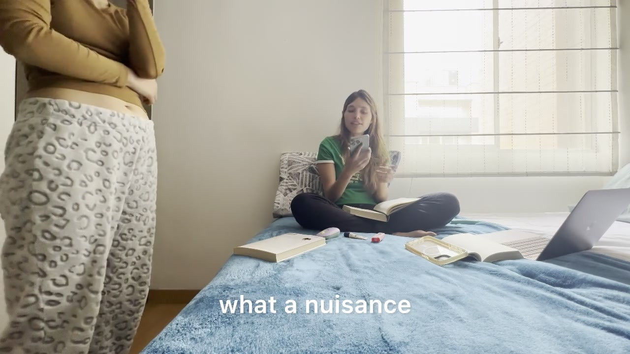 两个女大学生在房间里狠操