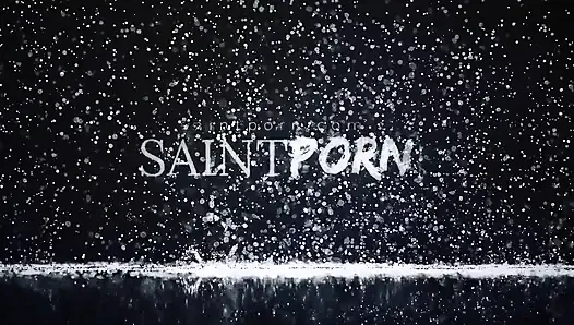 Syren Sexton соблазняет Mark с мокрой киской и розовыми трусиками