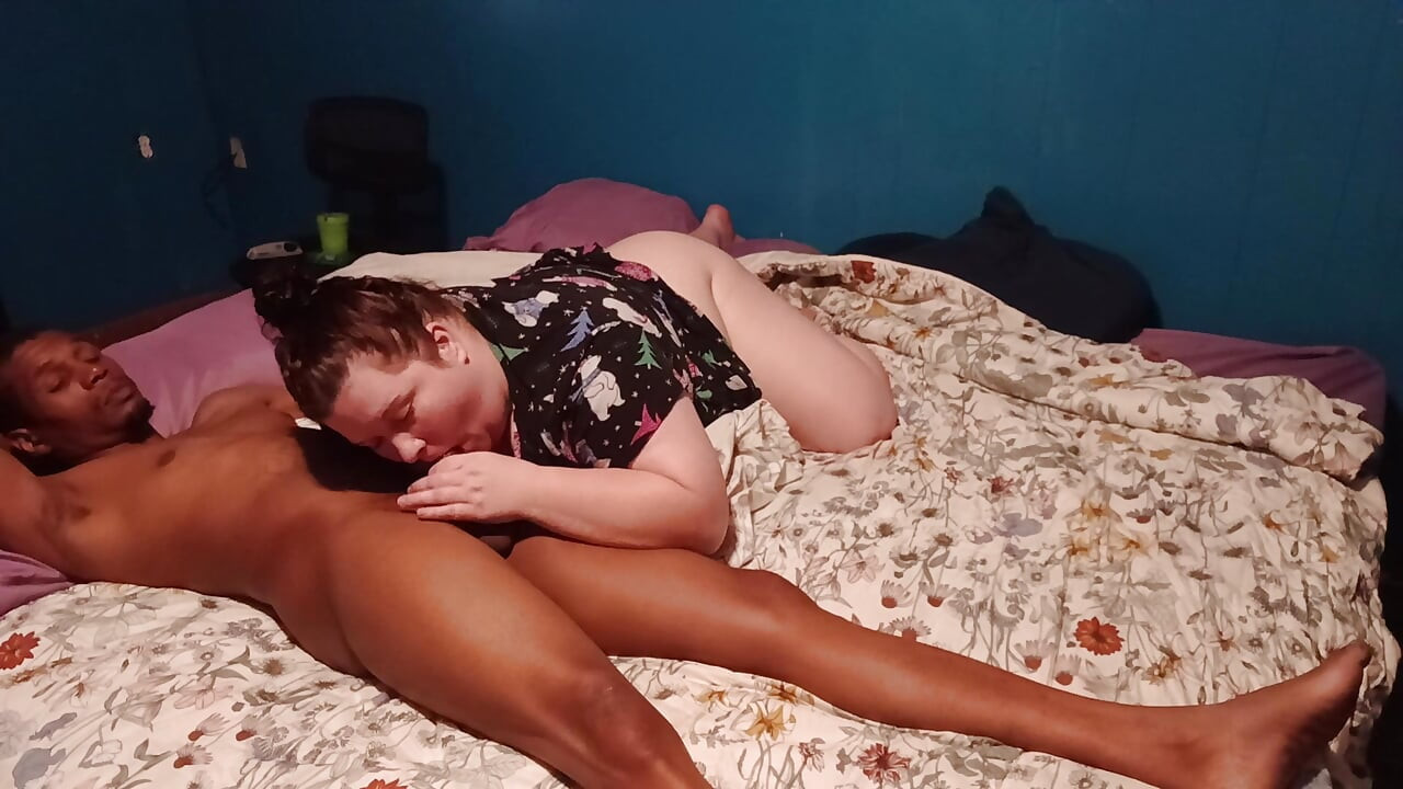 Pěkná hlava s mrdkou líže každou kapku