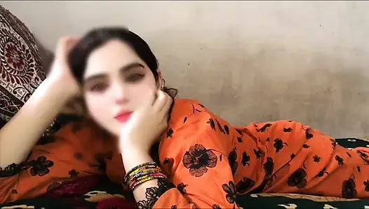Gadis pemalu ini berubah jadi binal pertama kalinya di depan kamera