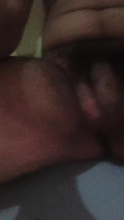 Lora odada tek başına titriyor