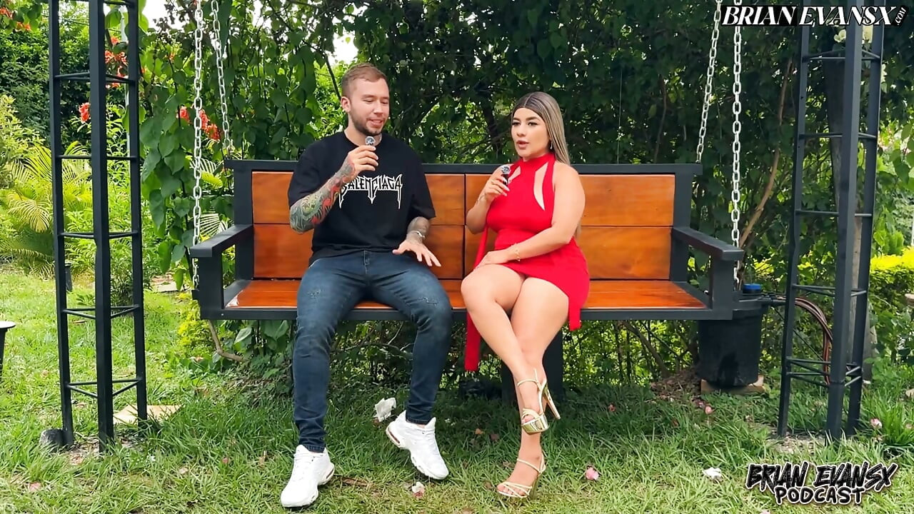 Cô nàng tóc vàng Colombia Naty Delgado có một podcast kết thúc bằng cảnh quan hệ ngoài trời - Brian Evansx