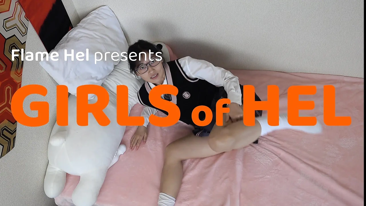 Chịch lỗ hậu thô bạo kết thúc bằng một cú bắn tinh khắp bộ đồng phục trường học của cô ấy