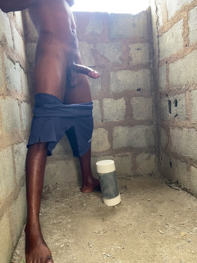 Watch me cum in uncompleted building whiles I wait for the bread seller