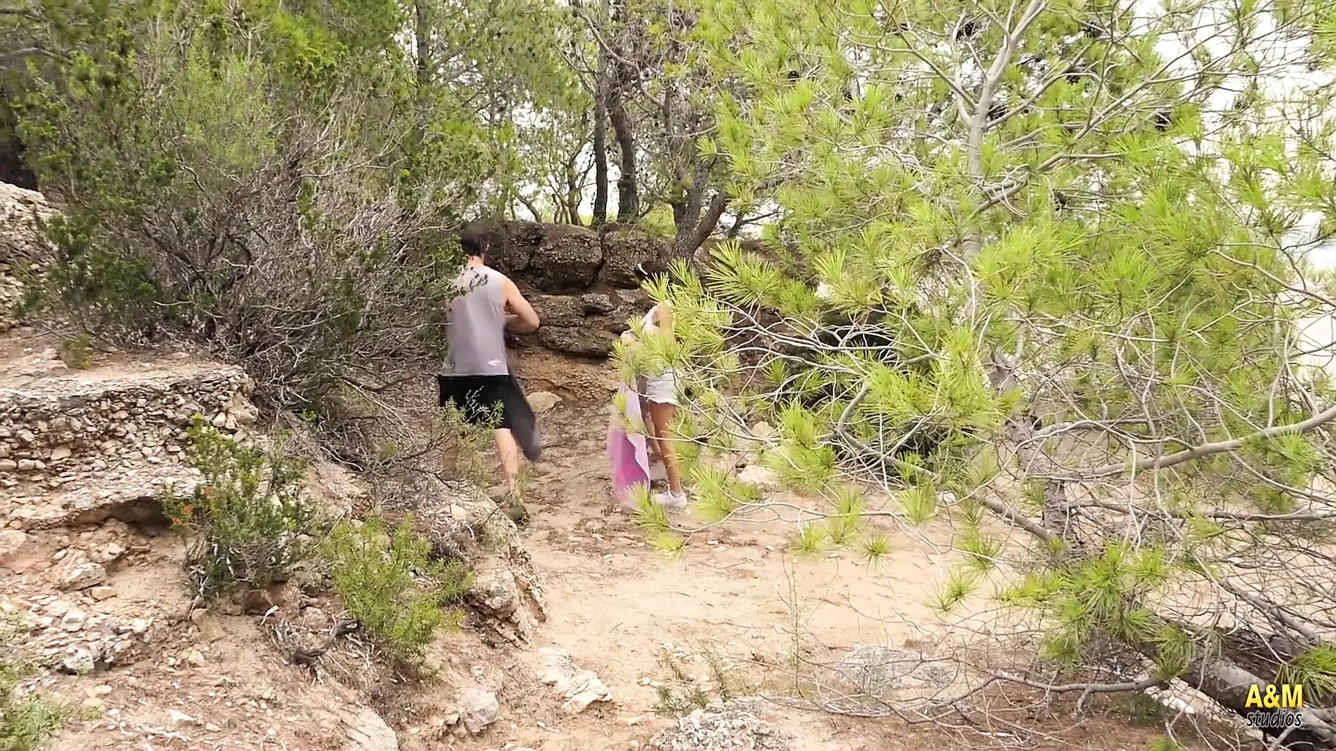 Olgun adam plaj kızıyla sikiştiğinde.