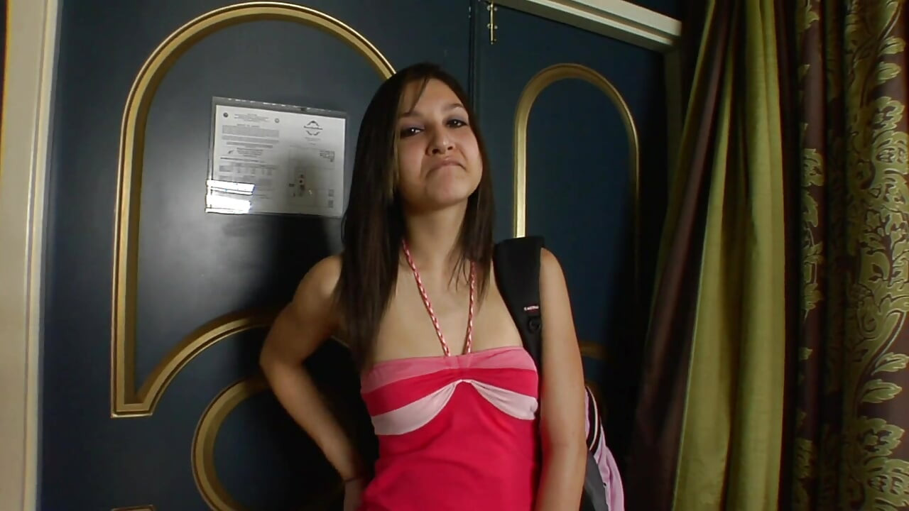 Éjaculation majestueux 4 petites chattes se font fourrer de plusieurs dizaines de façons