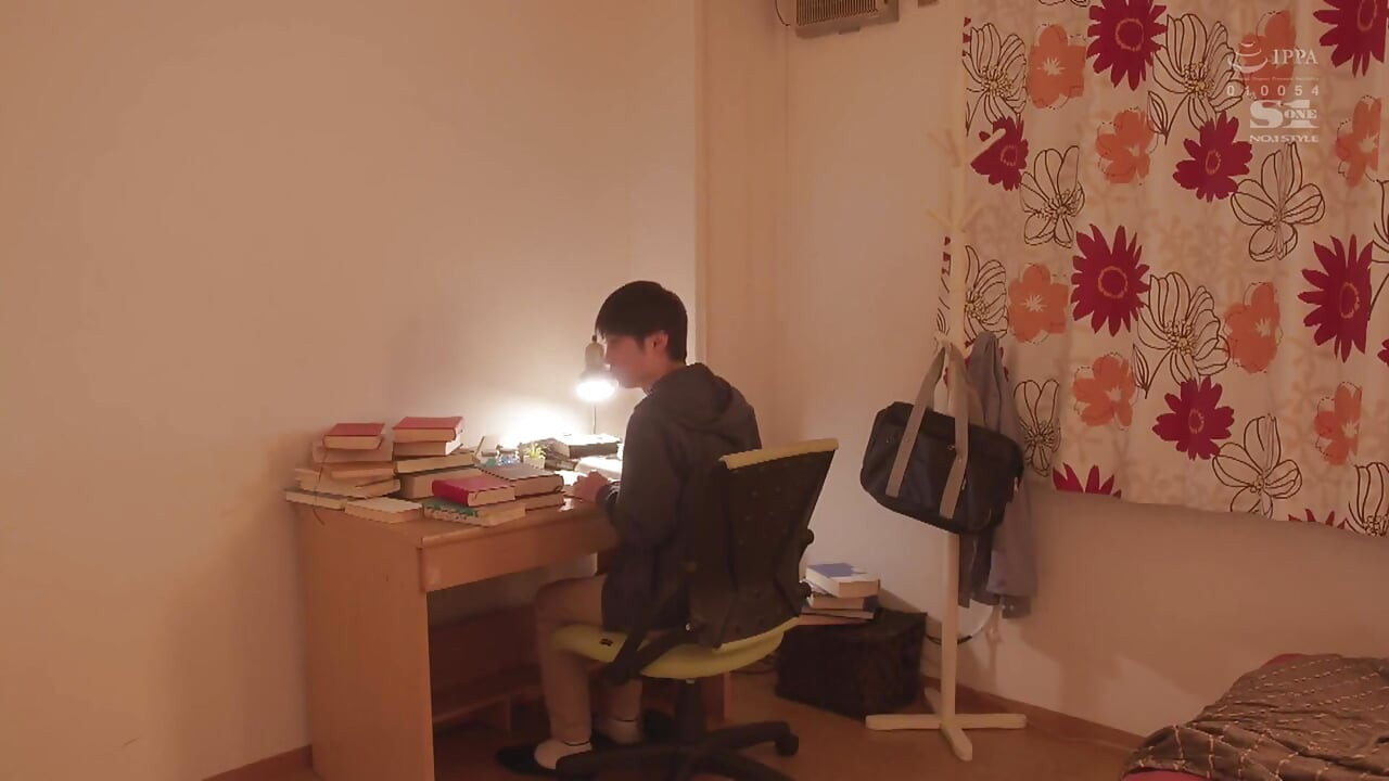 Guru cantik bertubuh kurus ini pengen pake stoking ketat dan kakinya bikin kamu crot berkali-kali. Bagian.1