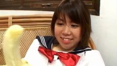 Ai Kazumi em uniforme escolar chupa pau