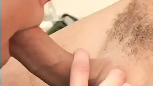 Sarışın hatun bahçede yarak emiyor