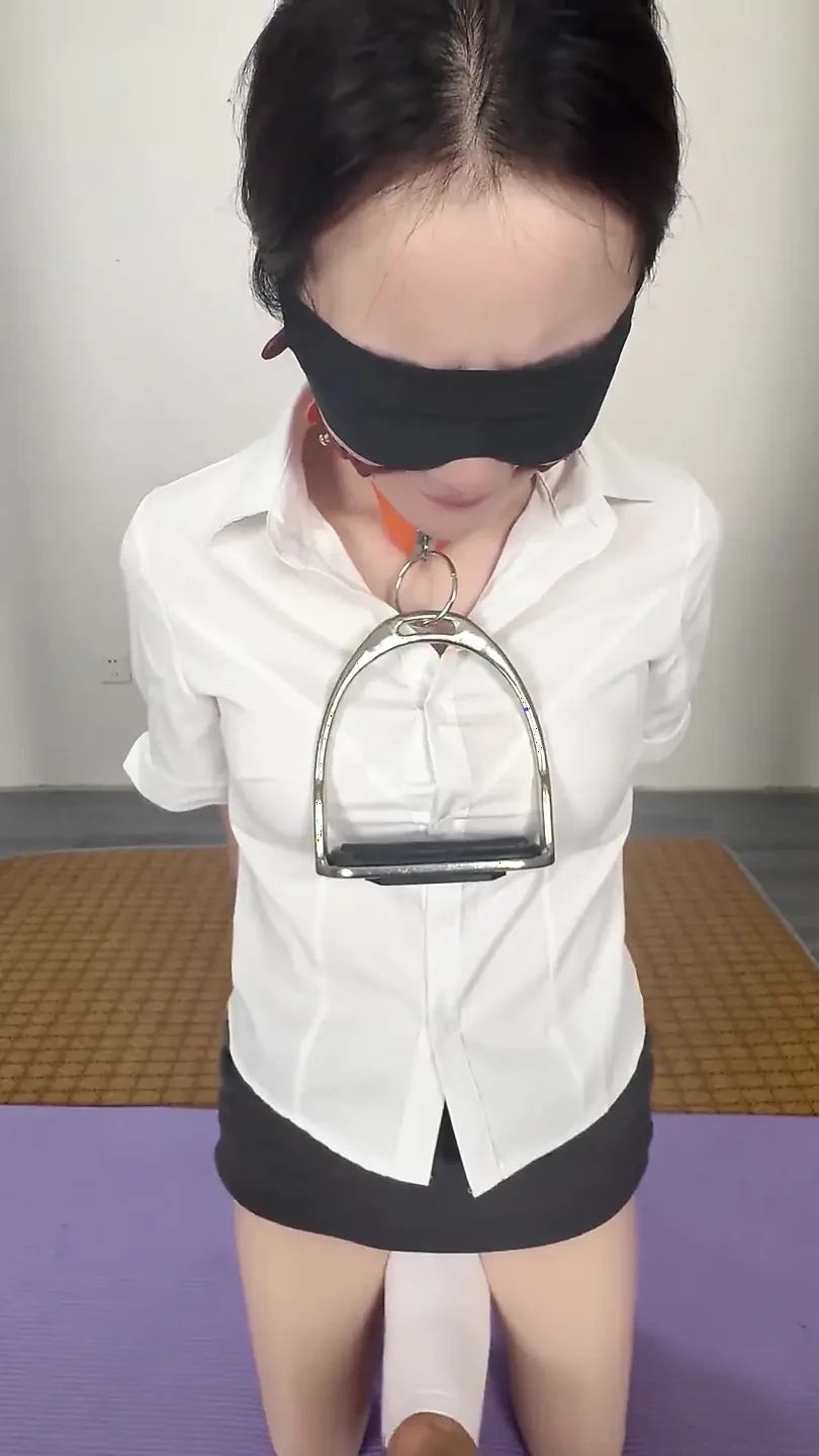 An Office Lady, After Work, Secretly Asks Her Host for a Job Appointment Behind Her Boyfriend's Back