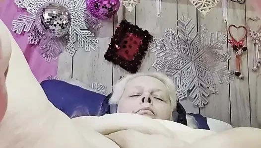 Когда он жестко и в одиночестве секс-кукла Дэвис он может использовать и кончает в ее толстую Caboose!!