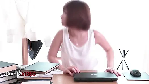 Risa mizuki si istri nakal jepang lagi asik nyepong kontol penggemarnya