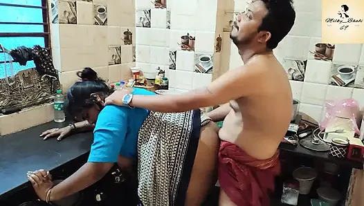 KHANA BANANE WALI KO MALIK NE KITCHEN ME CHOD DALA MALKIN KE NA REHNE PER