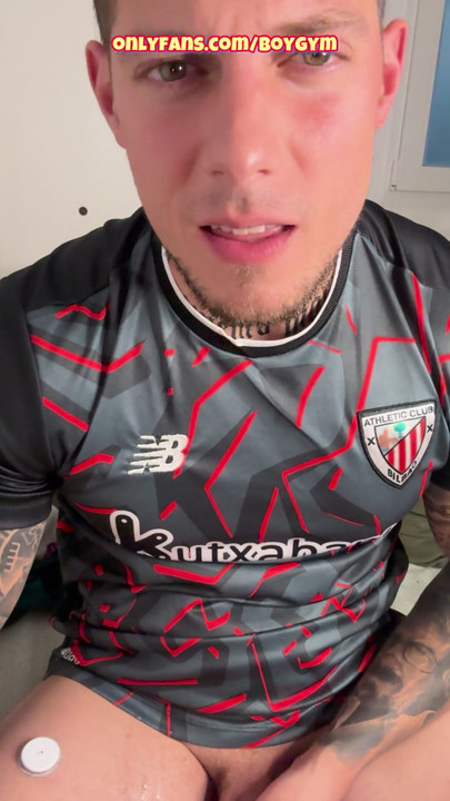 NOGOMETAŠ Bez Ruku Svršavanje