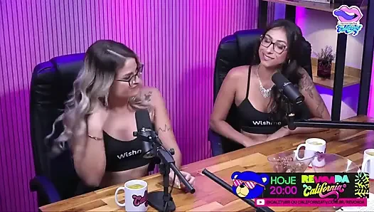Zwei Hotties in Einer Show Des Dirtytalks - Bruna Carlos Und Luciana Picchi