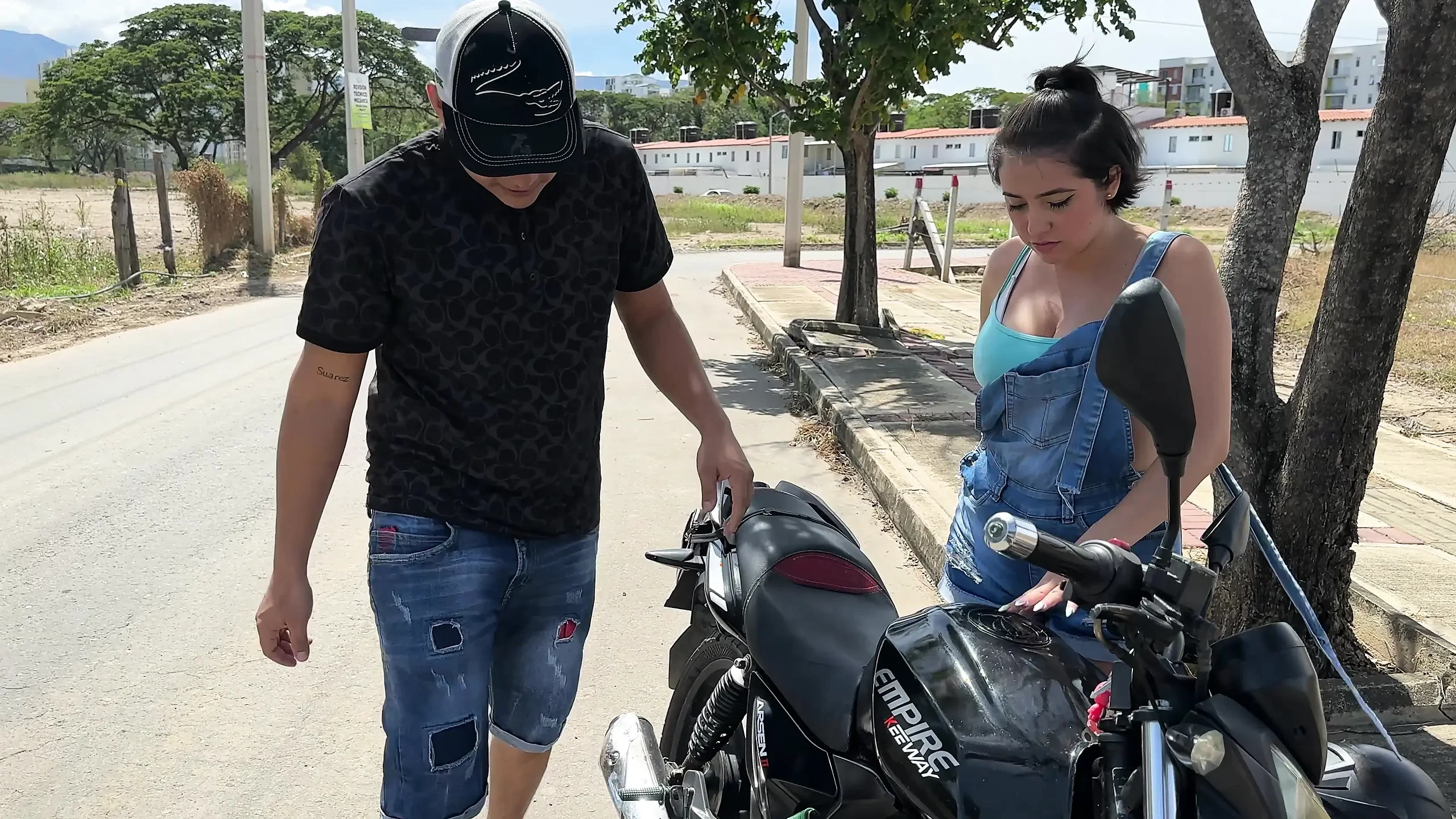 I Find a Sexy Big Ass Girl with Her Motorcycle Stranded so I Decide to Help Her and in Return She Lets Me Give