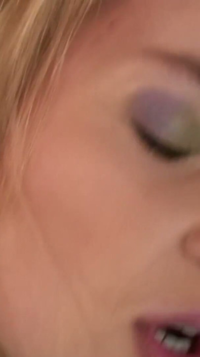 Blondes Notgeiles Teen mit grossen Titten will immer nur Ficken | Clip 1