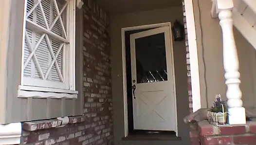 Межрасовая сцена с домохозяйками- 1_Chubby жена Кайли Ирландия наслаждается большим черным членом ее любовника