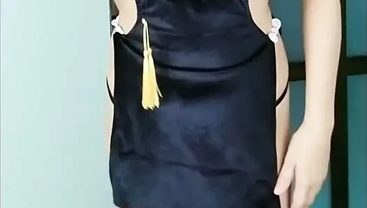 Geiles thai-mädchen masturbiert mit einem vibrator. RealThaisolo