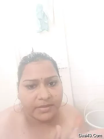 Mallu Big Ass Bhabhi Takes Bath