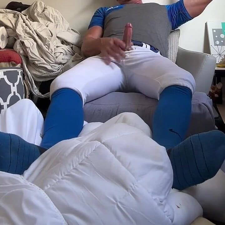 Alpha igrač bejzbola JockDad87 Puca svom sportašu kako svršava u svoju plavu opremu