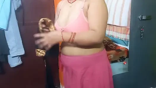 Indian bhabhi having wearing a beautiful saree.