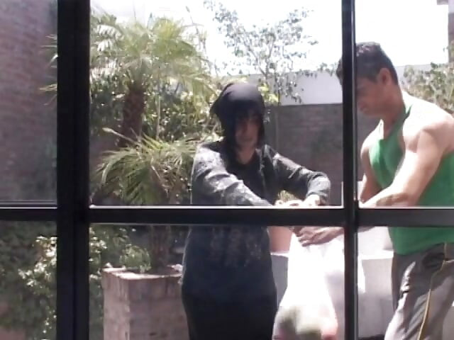 Ela é uma dama de dominó e gosta de anal