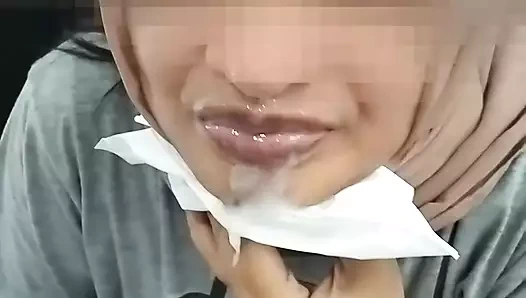 Schlampiger blowjob von meiner Hijab-stiefschwempige Minokiiko