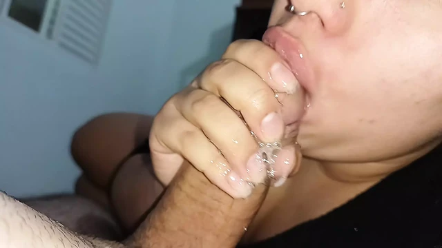 DAMN, WHAT AN INSANE BLOWJOB, this slut fucks her throat madly