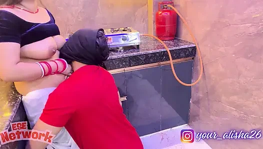 Bhabhi Ne Bulaya Sabzi Waale Ko Gharpe aur phir Ghapa-gap-ghapa-gap...