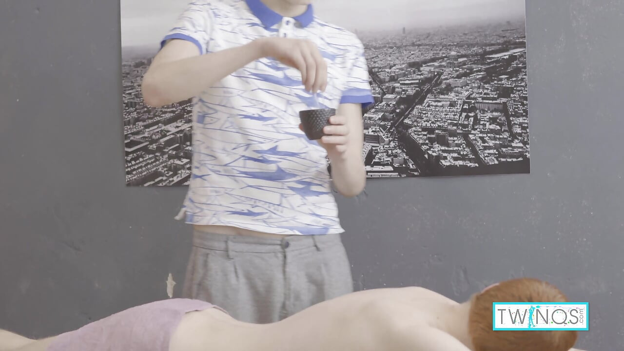 Michael p derinden güzel twink Lucas'ı stresten arındırmak için sikişiyor!