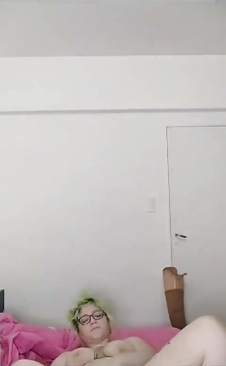 Novo vídeo: Latino amputado gritando por paus