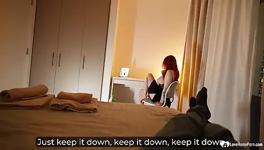 Video call ibu tiri berubah jadi ngentot diam-diam sampai dicrot di dalam