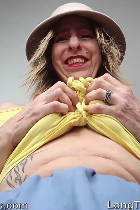 Buxom Sunshine