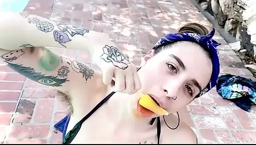 Ateşli ve kıllı yaz bikinisi