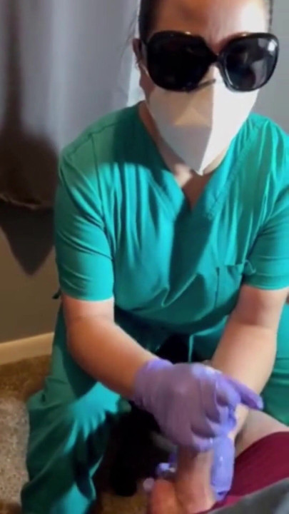 Zapanjujući trenutak iz filma "Medicinska sestra iz banke sperme u Nashvilleu moj uzorak i skuplja ga"